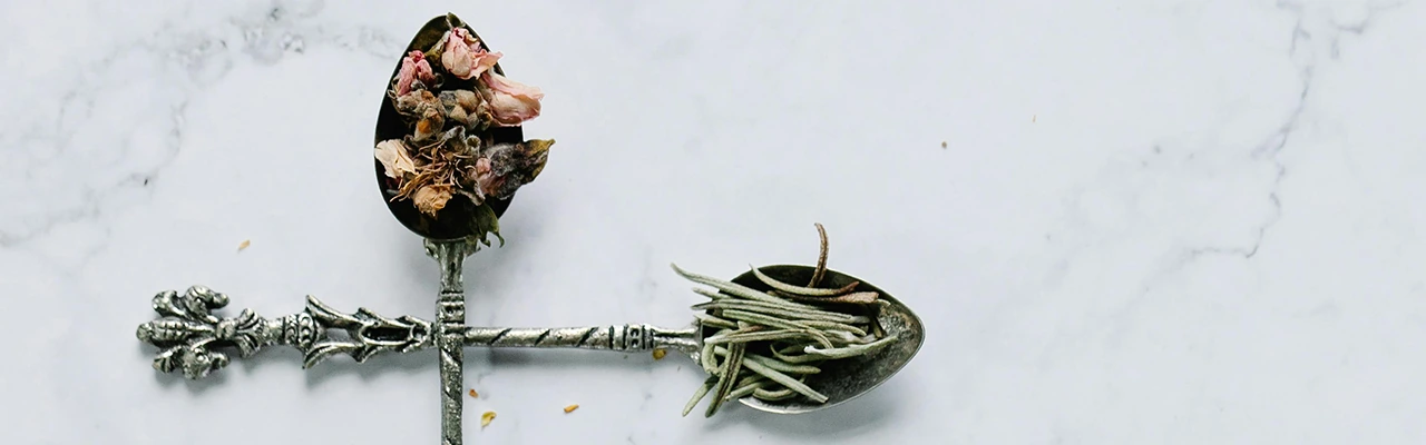 criss-crossed spoons with dried herbs